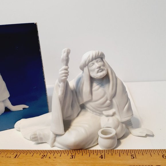 Avon Nativity Collectibles THE POOR MAN White Porcelain Bisque Figurine 1990 - Picture 11 of 14
